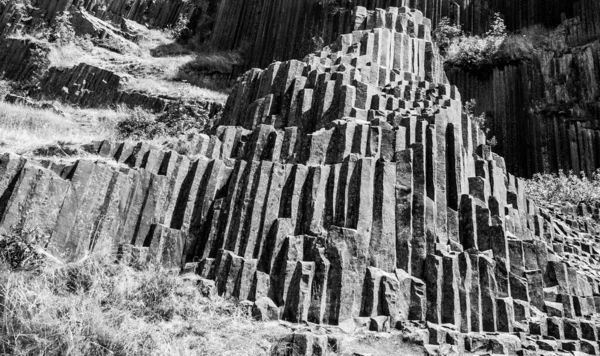 Basalt orgelrör av Panska skala nära Kamenicky Senov, Tjeckien — Stockfoto