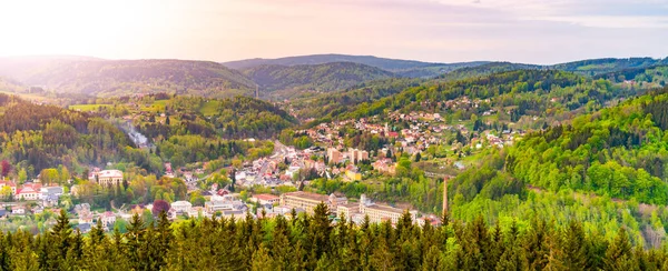 Tanvald - liten bergsstad i Jizera, Tjeckien — Stockfoto