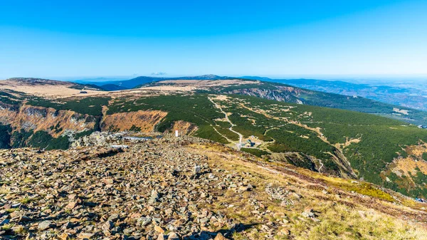 Krkonoše - panorama Krkonoš. Pohled z vyhlídky na Sněžce — Stock fotografie