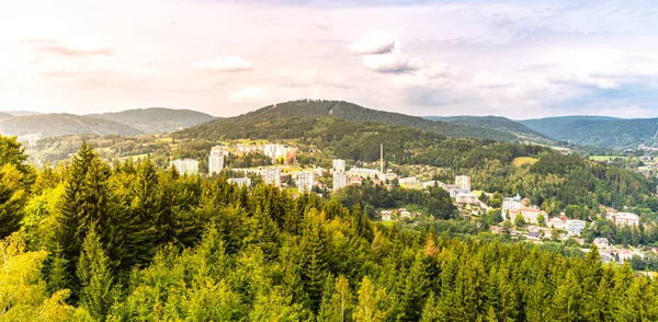 Tanvald - liten bergsstad i Jizera, Tjeckien — Stockfoto