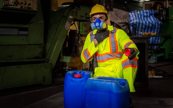 Engineer Industry Wearing Safety Uniform Black Gloves Gas Mask Checking — Stock fotografie