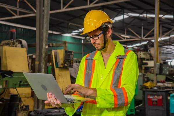 Engineer Industry Wearing Safety Uniform Black Gloves Used Radio Communication — Stock fotografie