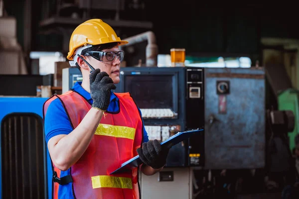 Engineer Industry Wearing Safety Uniform Black Gloves Used Radio Communication — Stock fotografie