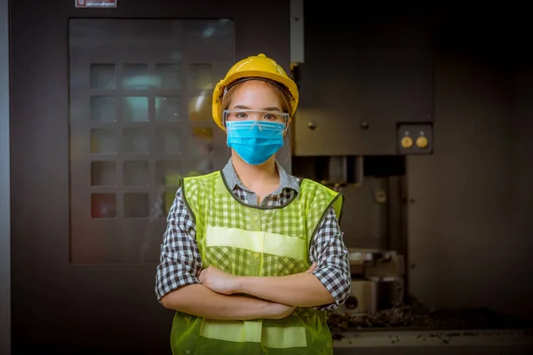 Portrait Arbeiter Unter Kontrolle Und Kontrolle Produktionsprozess Auf Fabrikstation Und — Stockfoto