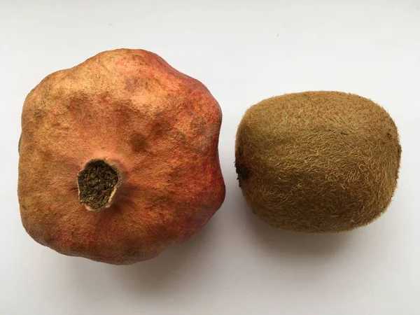 Foto Makro Dari Delima Dan Kiwi Latar Belakang Minimal Abstraksi — Stok Foto