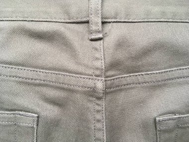 Dikilmiş gri kot pantolon. Soyut makro çekim. Minimalizm.