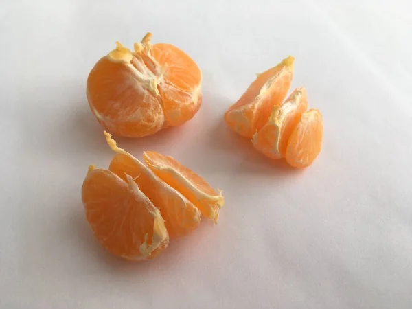 Minimalistische Mandarinenkomposition Auf Weißem Hintergrund Abstrakte Tapete — Stockfoto