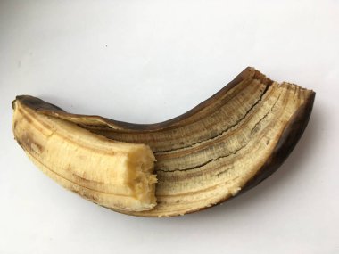 Soyulmuş, olgun bir muz. Soyut arkaplan. Minimalist sanat.