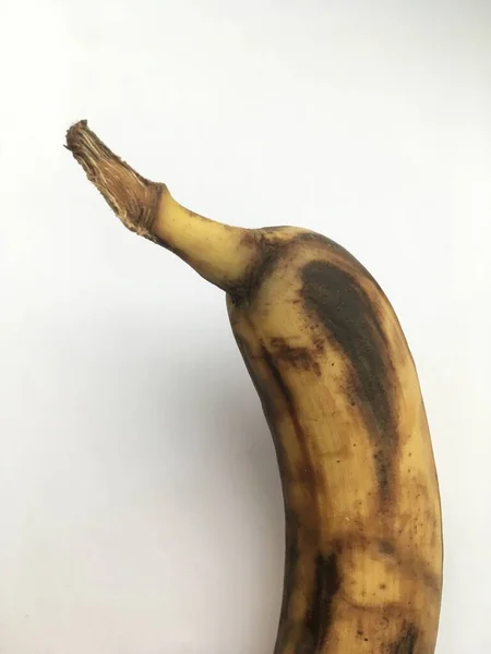Banana Deitada Num Macro Plano Fundo Branco Vegetarianismo Minimalismo — Fotografia de Stock