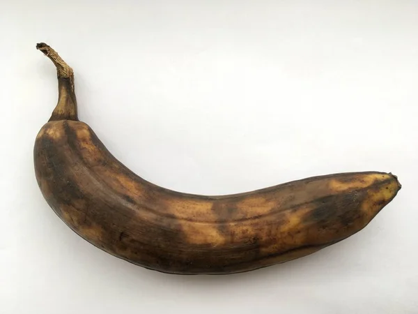 白い背景に大きな皮をむいたバナナ 抽象美術 静物画 — ストック写真
