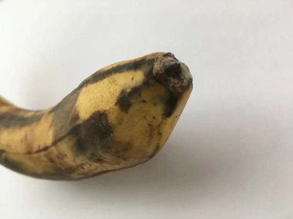 Ongewoon Perspectief Van Een Rijpe Grote Banaan Een Witte Achtergrond — Stockfoto