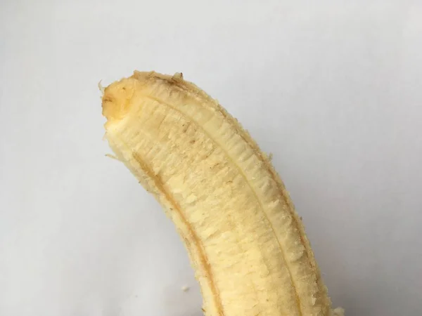 Banana Matura Sbucciata Sfondo Bianco Composizione Astratta Minimalismo — Foto Stock