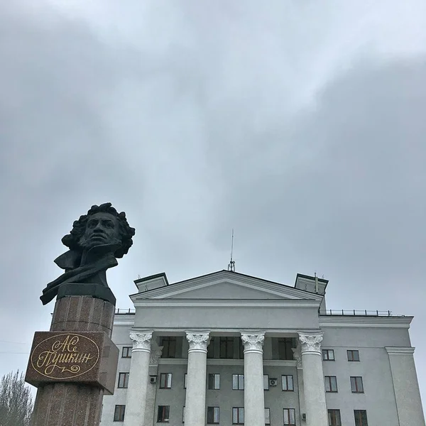 Monumento Pushkin Teatro Dramático Fondo — Foto de Stock