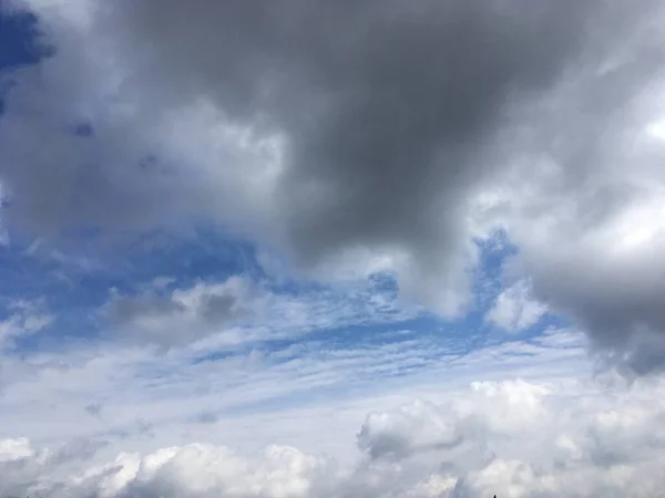 Fondo Natural Abstracto Gruesas Nubes Grises Cirros —  Fotos de Stock