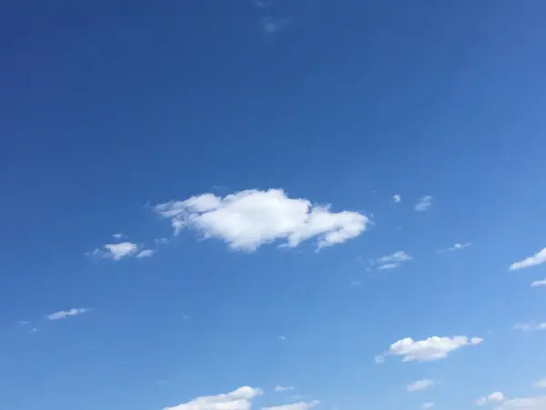 Wolken Blauen Himmel Abstraktion Minimalismus Natürlicher Hintergrund — Stockfoto