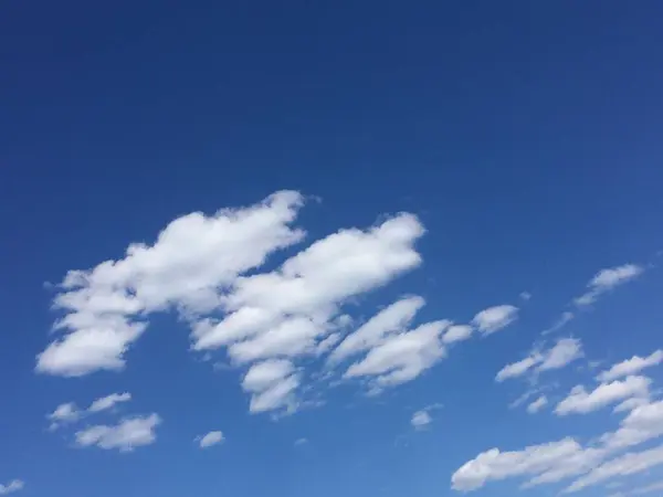 Natürliche Abstraktion Wolken Strahlend Blauen Frühlingshimmel — Stockfoto