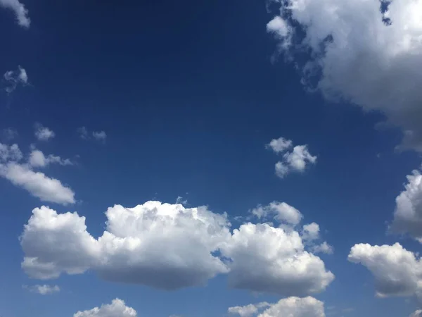 Papel Parede Abstrato Nuvens Brancas Céu Azul Minimalismo — Fotografia de Stock