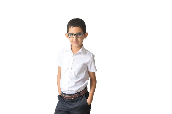 穿着眼镜和衬衫的男孩 被白色的背景隔离了 学生男孩 Teenager — 图库照片