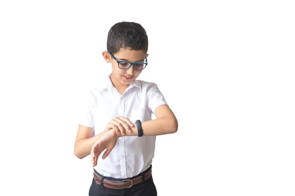 Niño Feliz Gafas Camisa Mirando Reloj Rastreador Fitness Aislado Sobre — Foto de Stock