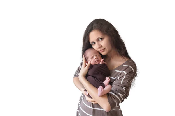 Mujer Joven Sosteniendo Bebé Recién Nacido Sus Brazos Sobre Fondo —  Fotos de Stock