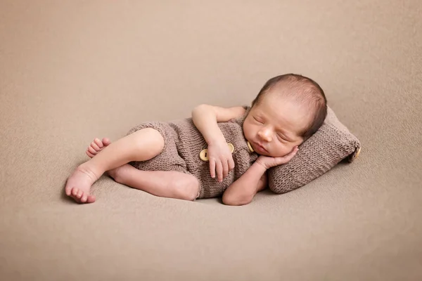 Cute Newborn Baby Light Blanket Sleeping Baby Light Background Closeup — Stock Photo, Image