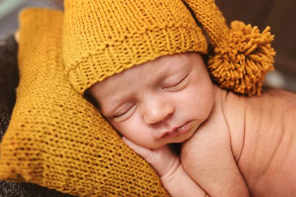 Cute Newborn Baby Hat Brown Blanket Yellow Pillow Sleeping Baby — Stock Photo, Image