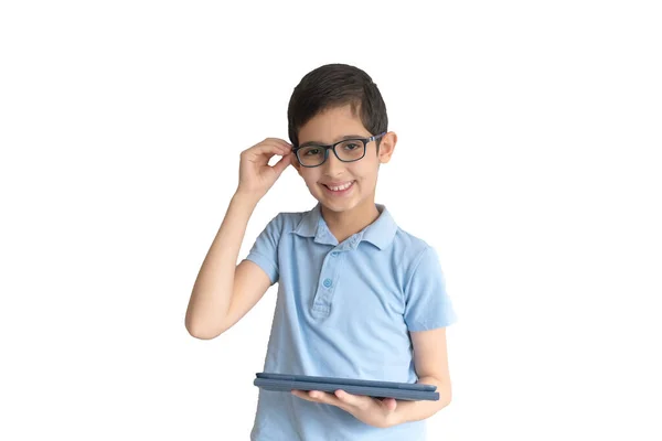 Portret Chłopca Okularach Tabliczką Zdalna Nauka Kształcenie Odległość Covid Kwarantanna — Zdjęcie stockowe