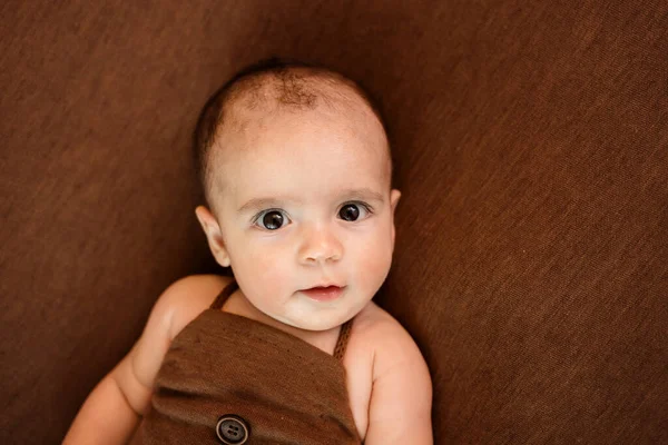 Cute Newborn Baby Brown Blanket Smiling Baby Dark Background Closeup — Stock Photo, Image