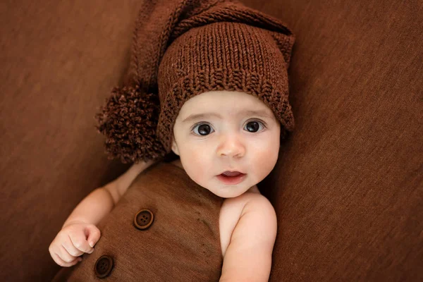 Cute Newborn Baby Brown Blanket Smiling Baby Dark Background Closeup — Stock Photo, Image