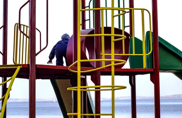 Crianças Brincam Parque Infantil Beira Mar — Fotografia de Stock