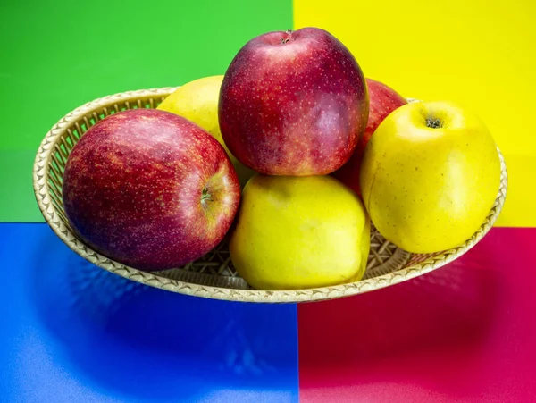 Frische Früchte Rote Und Grüne Äpfel — Stockfoto
