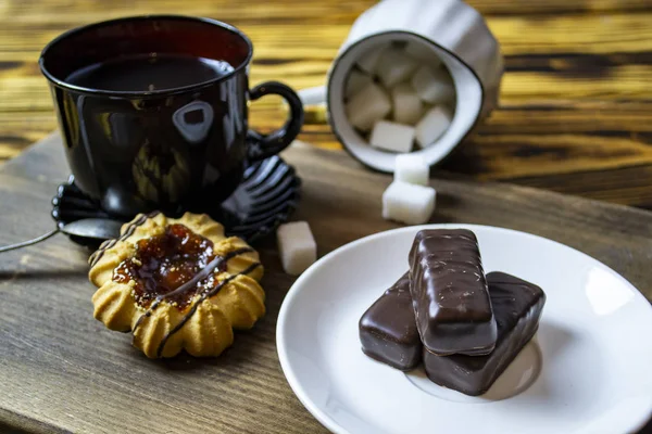 Tasse Mit Tee Der Nähe Zuckerdose Mit Tee Und Keksen — Stockfoto