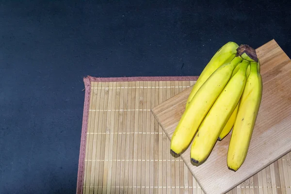 Fresh Banana Branch Serving Board — Stock Photo, Image