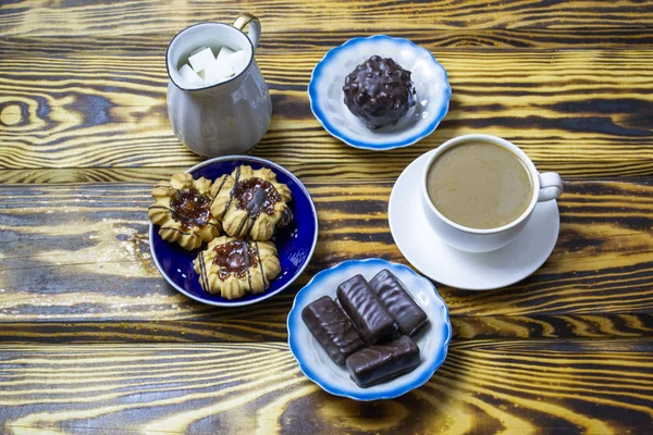 Kaffee Mit Milch Und Keksen Auf Holzgrund Draufsicht — Stockfoto