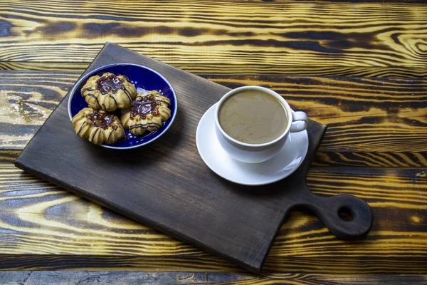 Kaffee Mit Milch Und Keksen Auf Holzgrund Draufsicht — Stockfoto