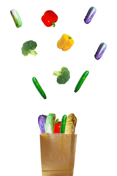 新鲜蔬菜落在纸袋里 — 图库照片