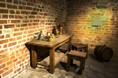 Şarap mahzeni, şarap fıçısı deposu, seçici odak