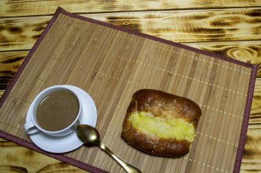 Kekli kahve, üst görünüm, seçici odak