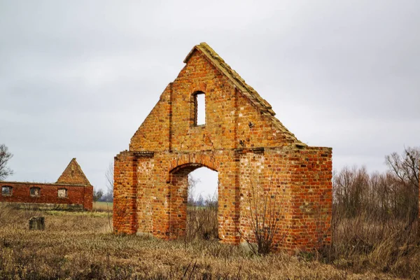 Abandoned Building Remains Wall Field Selective Focus Shallow Depth Field — 스톡 사진