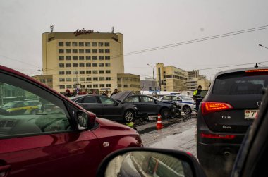2 Şubat 2019 'da Belarus' un Minsk kentinde itfaiyeciler, polis ve ambulansların karıştığı bir kaza..