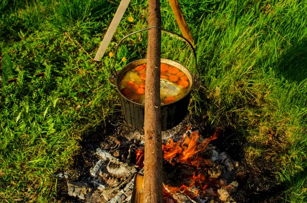 Verse Vissoep Gekookt Een Picknick — Stockfoto