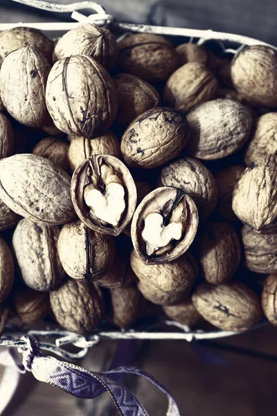 Sepette ceviz - kalp şeklinde - kavram aşkı