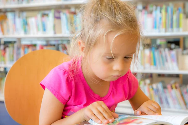 Girl in a Library — Stock Photo, Image