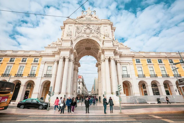Rua Augusta Triumferar Arch Lissabons Historiska Centrum Portugal Folk Gatan — Stockfoto