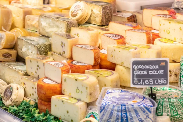 Gastronomy Cheese Department Supermarket Italy Rome Variety Italian Cheeses Showcase — Stock Photo, Image