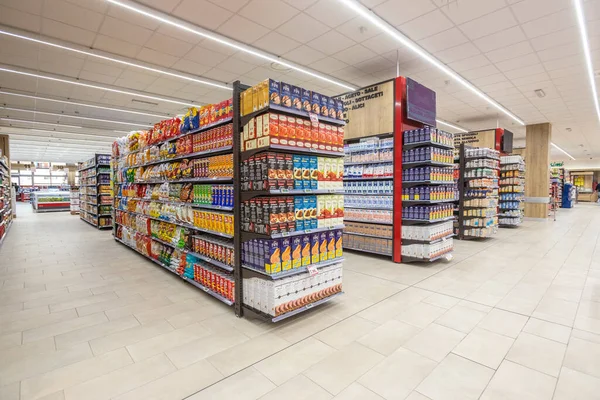 Полки Продуктами Различной Природы Разнообразие Продуктов Питания Представленных Полках Супермаркете — стоковое фото