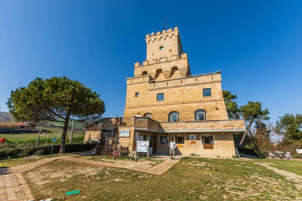 Teramo Itálie Března 2019 Starověká Věž Cerrana Itálii Věž Cerrano — Stock fotografie