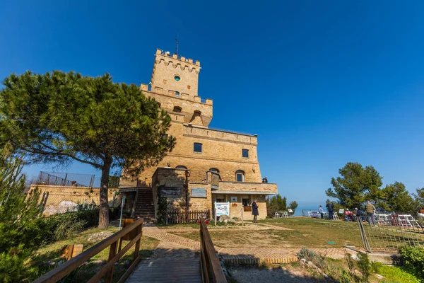 Teramo Italië Maart 2019 Oude Toren Van Cerrano Italië Toren — Stockfoto