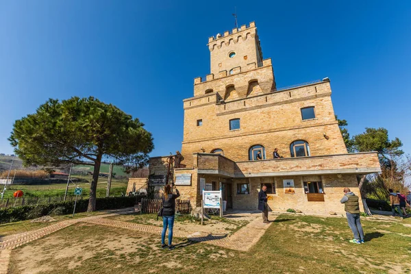 Teramo Itálie Března 2019 Starověká Věž Cerrana Itálii Věž Cerrano — Stock fotografie