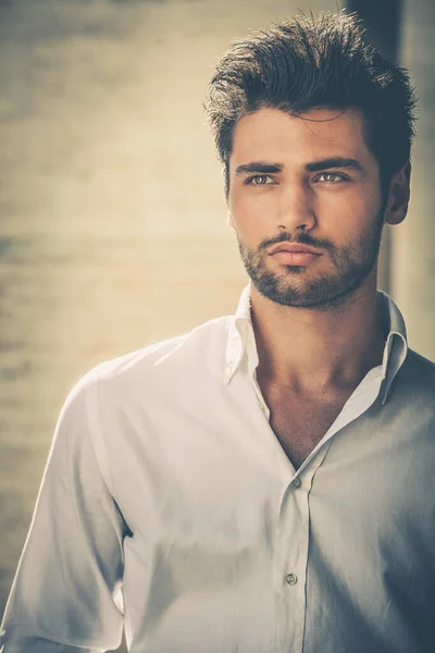 Retrato Joven Guapo Aspecto Intenso Belleza Llamativa Cabello Barba Moda — Foto de Stock